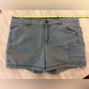 Eddie Bauer Green Spirty Cargo Shorts with Belt Loops